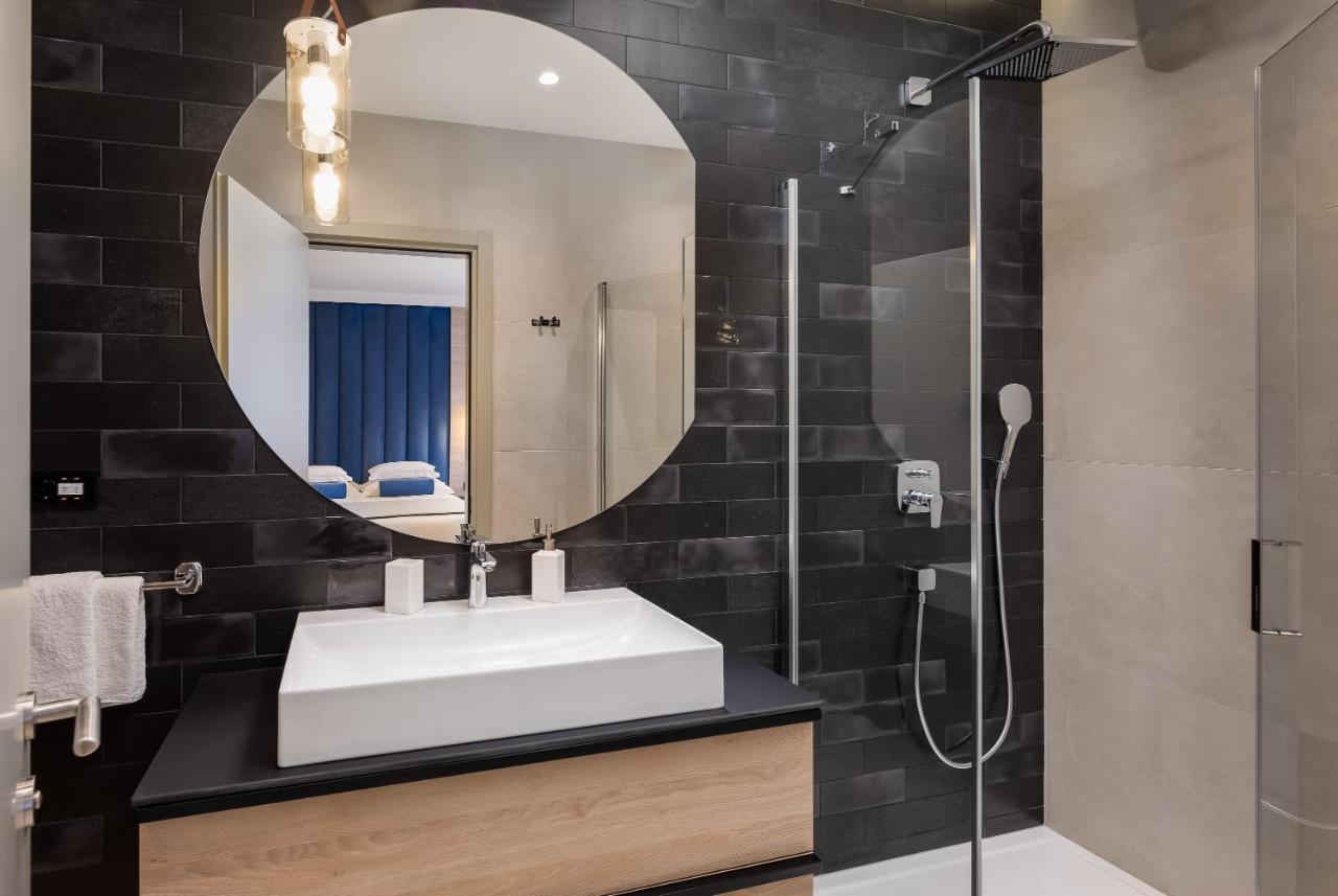 Luxury Rooms Unicus I, Ii, IV สปลิท ภายนอก รูปภาพ