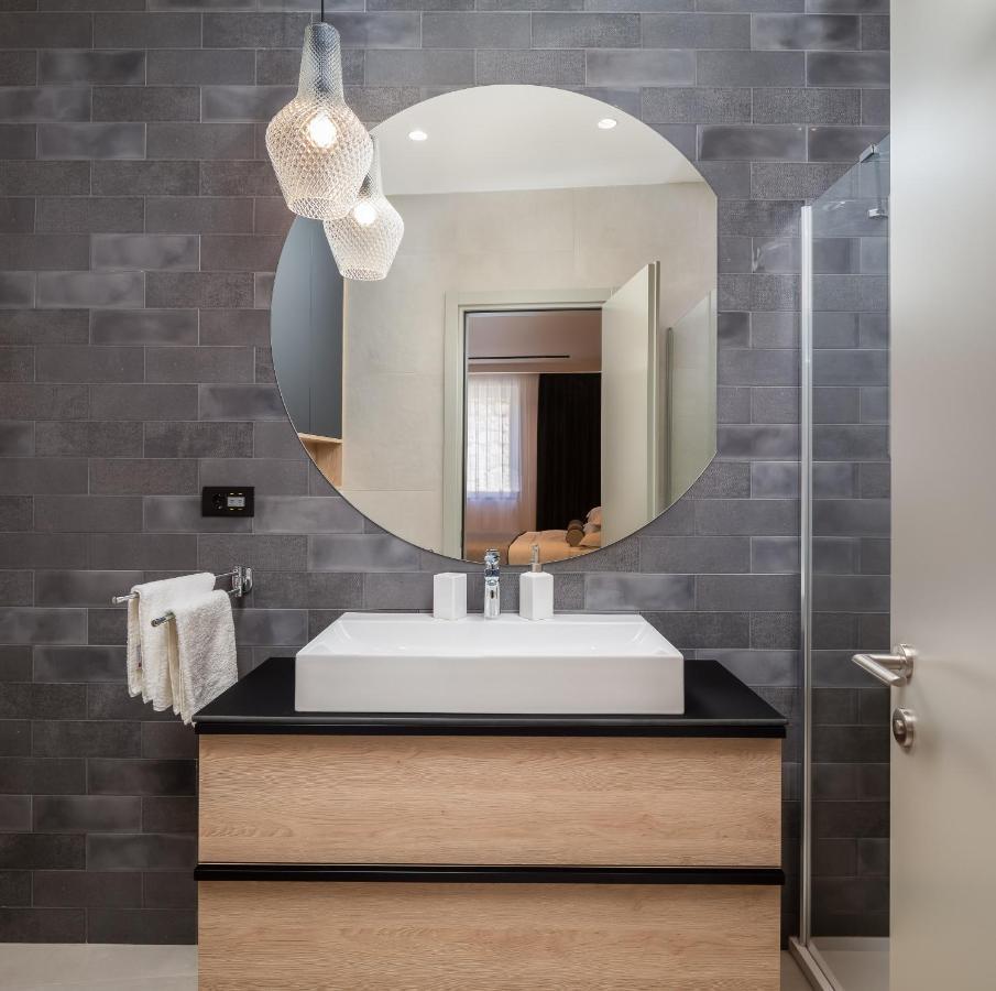 Luxury Rooms Unicus I, Ii, IV สปลิท ภายนอก รูปภาพ